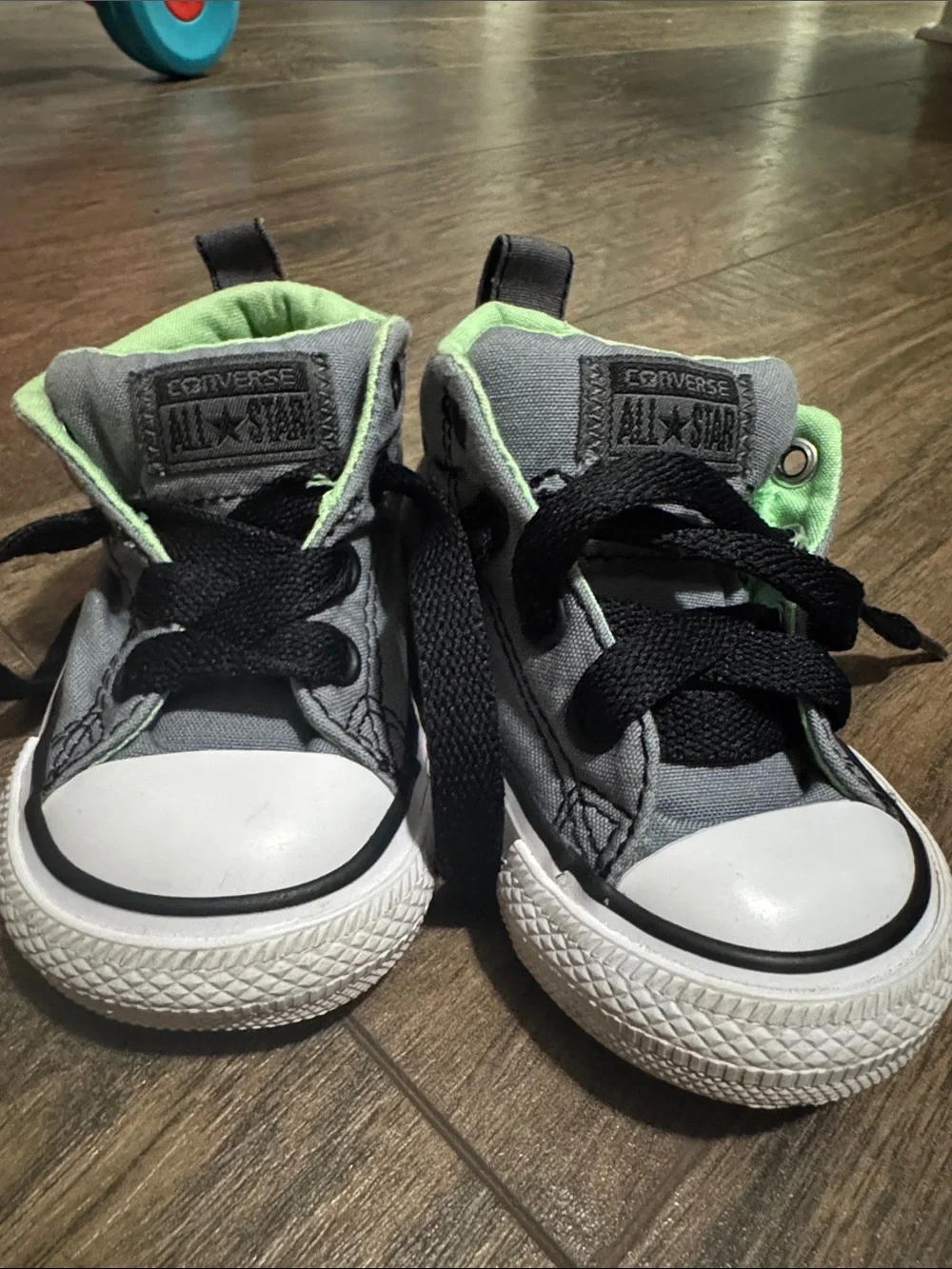 Converse baby Gray Sneakers with Green Lining